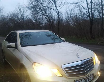 Бежевый Мерседес Е-Класс, объемом двигателя 2.1 л и пробегом 250 тыс. км за 11500 $, фото 13 на Automoto.ua