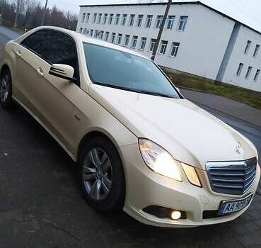 Бежевый Мерседес Е-Класс, объемом двигателя 2.1 л и пробегом 250 тыс. км за 11500 $, фото 3 на Automoto.ua