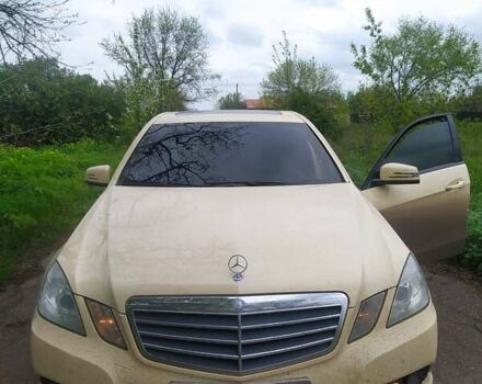 Бежевый Мерседес Е-Класс, объемом двигателя 2.1 л и пробегом 250 тыс. км за 11500 $, фото 2 на Automoto.ua