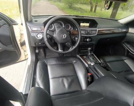 Бежевый Мерседес Е-Класс, объемом двигателя 2.1 л и пробегом 250 тыс. км за 11500 $, фото 5 на Automoto.ua