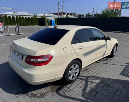 Бежевий Мерседес Е-Клас, об'ємом двигуна 2.2 л та пробігом 586 тис. км за 8900 $, фото 3 на Automoto.ua