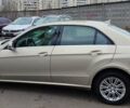 Бежевий Мерседес Е-Клас, об'ємом двигуна 3 л та пробігом 260 тис. км за 15000 $, фото 1 на Automoto.ua