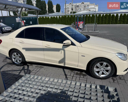Бежевий Мерседес Е-Клас, об'ємом двигуна 2.2 л та пробігом 586 тис. км за 8900 $, фото 2 на Automoto.ua
