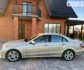 Бежевий Мерседес Е-Клас, об'ємом двигуна 3 л та пробігом 168 тис. км за 16000 $, фото 1 на Automoto.ua