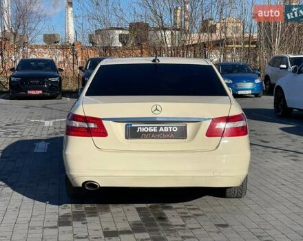 Бежевий Мерседес Е-Клас, об'ємом двигуна 1.8 л та пробігом 340 тис. км за 8400 $, фото 4 на Automoto.ua