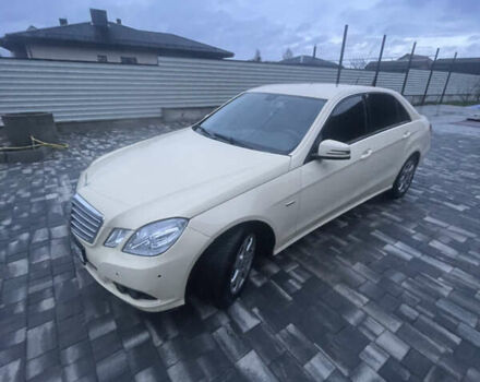 Бежевый Мерседес Е-Класс, объемом двигателя 2.14 л и пробегом 500 тыс. км за 9500 $, фото 1 на Automoto.ua
