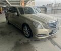 Бежевий Мерседес Е-Клас, об'ємом двигуна 2.1 л та пробігом 220 тис. км за 14700 $, фото 1 на Automoto.ua