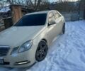 Бежевий Мерседес Е-Клас, об'ємом двигуна 2.1 л та пробігом 242 тис. км за 11000 $, фото 1 на Automoto.ua