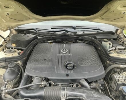 Бежевый Мерседес Е-Класс, объемом двигателя 2.2 л и пробегом 299 тыс. км за 8300 $, фото 6 на Automoto.ua