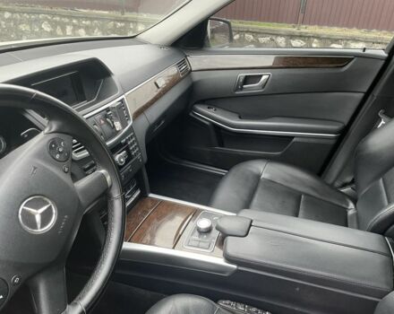 Бежевый Мерседес Е-Класс, объемом двигателя 2.2 л и пробегом 299 тыс. км за 8300 $, фото 2 на Automoto.ua