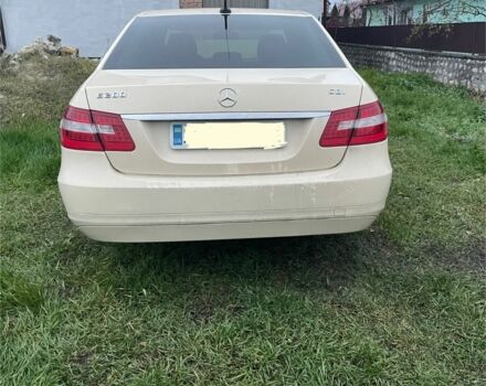Бежевый Мерседес Е-Класс, объемом двигателя 2.2 л и пробегом 299 тыс. км за 8300 $, фото 1 на Automoto.ua