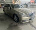 Бежевый Мерседес Е-Класс, объемом двигателя 2.14 л и пробегом 220 тыс. км за 13000 $, фото 1 на Automoto.ua