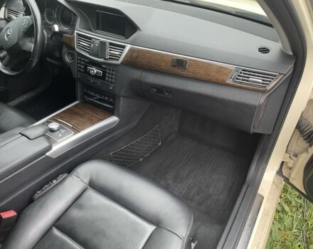 Бежевый Мерседес Е-Класс, объемом двигателя 2.2 л и пробегом 299 тыс. км за 8300 $, фото 3 на Automoto.ua