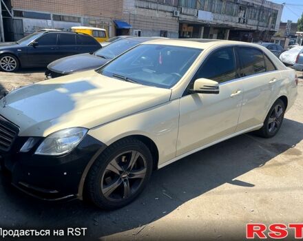 Бежевий Мерседес Е-Клас, об'ємом двигуна 2.1 л та пробігом 450 тис. км за 9000 $, фото 5 на Automoto.ua