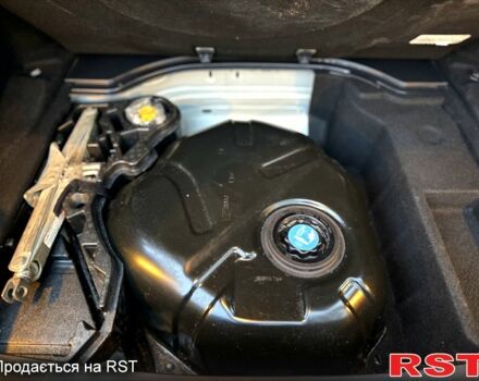 Бежевый Мерседес Е-Класс, объемом двигателя 2.1 л и пробегом 200 тыс. км за 14900 $, фото 12 на Automoto.ua