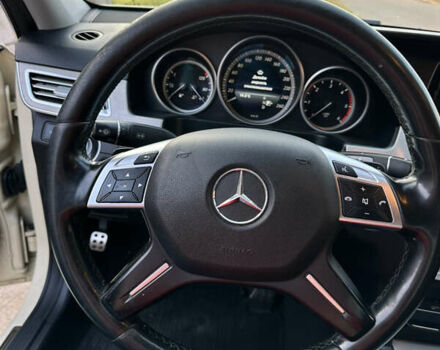 Бежевый Мерседес Е-Класс, объемом двигателя 2.1 л и пробегом 590 тыс. км за 13200 $, фото 2 на Automoto.ua