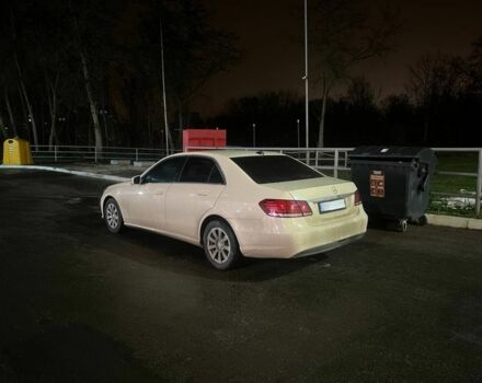 Бежевый Мерседес Е-Класс, объемом двигателя 2.2 л и пробегом 400 тыс. км за 6100 $, фото 3 на Automoto.ua