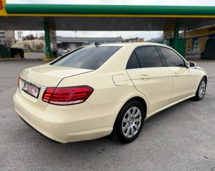 Бежевый Мерседес Е-Класс, объемом двигателя 2.2 л и пробегом 400 тыс. км за 6600 $, фото 4 на Automoto.ua