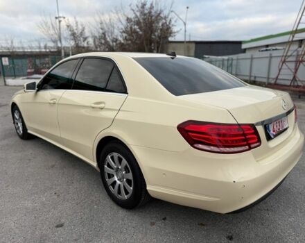 Бежевый Мерседес Е-Класс, объемом двигателя 2.2 л и пробегом 400 тыс. км за 6600 $, фото 3 на Automoto.ua