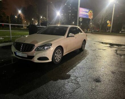 Бежевый Мерседес Е-Класс, объемом двигателя 2.2 л и пробегом 400 тыс. км за 6100 $, фото 4 на Automoto.ua