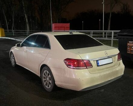 Бежевый Мерседес Е-Класс, объемом двигателя 2.2 л и пробегом 400 тыс. км за 6100 $, фото 1 на Automoto.ua