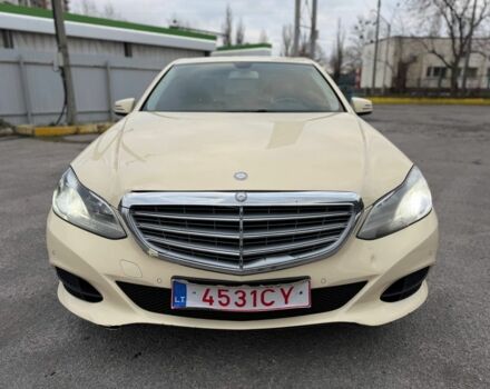 Бежевий Мерседес Е-Клас, об'ємом двигуна 2.2 л та пробігом 450 тис. км за 7100 $, фото 2 на Automoto.ua
