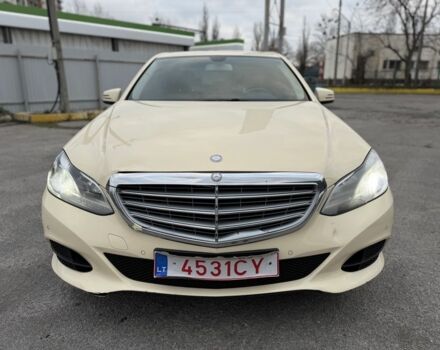 Бежевий Мерседес Е-Клас, об'ємом двигуна 2.2 л та пробігом 404 тис. км за 7000 $, фото 1 на Automoto.ua