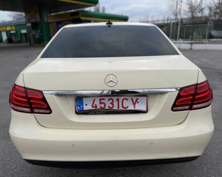Бежевий Мерседес Е-Клас, об'ємом двигуна 2.2 л та пробігом 404 тис. км за 7000 $, фото 4 на Automoto.ua