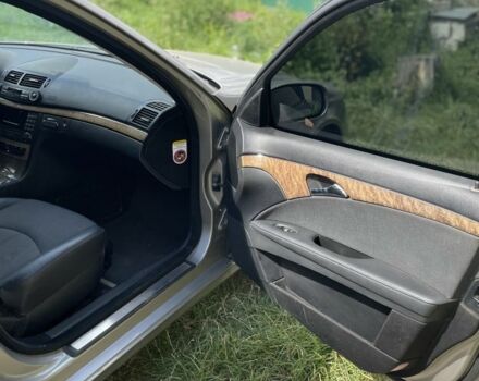 Бежевий Мерседес Е-Клас, об'ємом двигуна 2.2 л та пробігом 430 тис. км за 3300 $, фото 20 на Automoto.ua