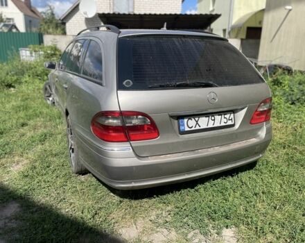 Бежевий Мерседес Е-Клас, об'ємом двигуна 2.2 л та пробігом 430 тис. км за 3300 $, фото 1 на Automoto.ua