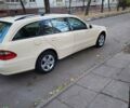 Бежевый Мерседес Е-Класс, объемом двигателя 2.2 л и пробегом 300 тыс. км за 4500 $, фото 2 на Automoto.ua