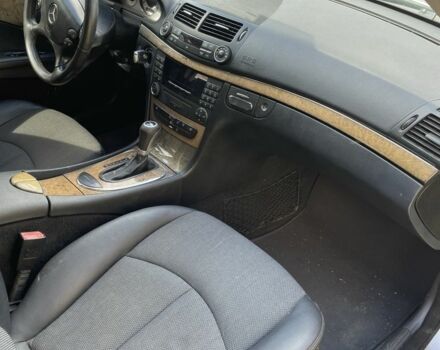 Бежевий Мерседес Е-Клас, об'ємом двигуна 2.2 л та пробігом 430 тис. км за 3300 $, фото 17 на Automoto.ua