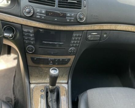 Бежевий Мерседес Е-Клас, об'ємом двигуна 2.2 л та пробігом 430 тис. км за 3300 $, фото 12 на Automoto.ua