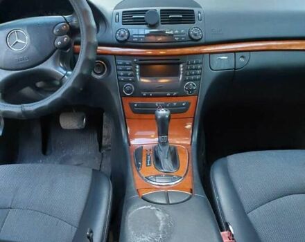 Бежевый Мерседес Е-Класс, объемом двигателя 2.2 л и пробегом 300 тыс. км за 4500 $, фото 1 на Automoto.ua