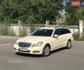 Бежевый Мерседес Е-Класс, объемом двигателя 2.1 л и пробегом 310 тыс. км за 11999 $, фото 1 на Automoto.ua