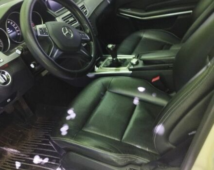 Бежевый Мерседес Е-Класс, объемом двигателя 2.1 л и пробегом 355 тыс. км за 13000 $, фото 3 на Automoto.ua