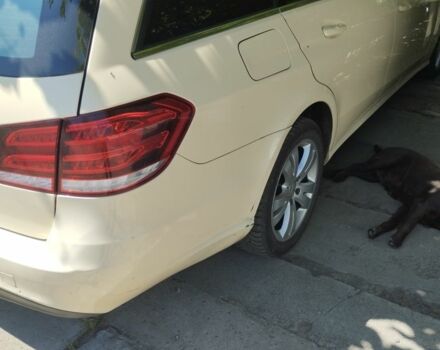 Бежевый Мерседес Е-Класс, объемом двигателя 2.1 л и пробегом 355 тыс. км за 13000 $, фото 5 на Automoto.ua