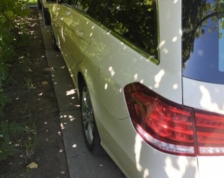 Бежевый Мерседес Е-Класс, объемом двигателя 2.1 л и пробегом 355 тыс. км за 13000 $, фото 1 на Automoto.ua