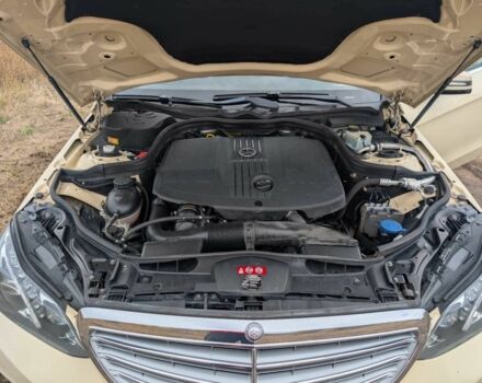 Бежевый Мерседес Е-Класс, объемом двигателя 2.1 л и пробегом 499 тыс. км за 10000 $, фото 14 на Automoto.ua