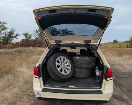 Бежевый Мерседес Е-Класс, объемом двигателя 2.1 л и пробегом 499 тыс. км за 10000 $, фото 6 на Automoto.ua