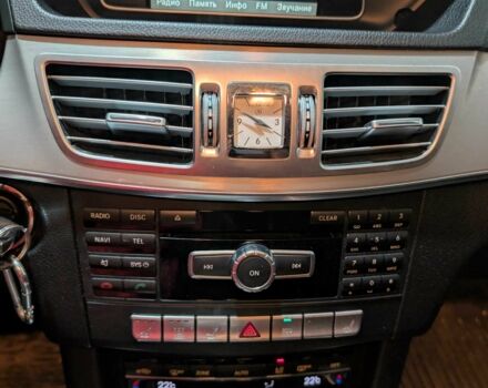 Бежевый Мерседес Е-Класс, объемом двигателя 2.1 л и пробегом 499 тыс. км за 10000 $, фото 13 на Automoto.ua