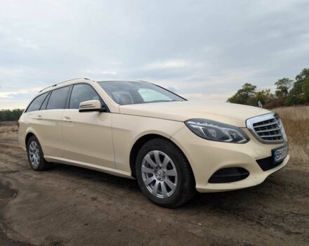 Бежевый Мерседес Е-Класс, объемом двигателя 2.1 л и пробегом 499 тыс. км за 10000 $, фото 2 на Automoto.ua