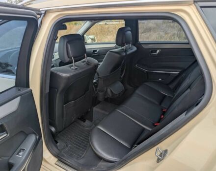 Бежевый Мерседес Е-Класс, объемом двигателя 2.1 л и пробегом 499 тыс. км за 10000 $, фото 9 на Automoto.ua