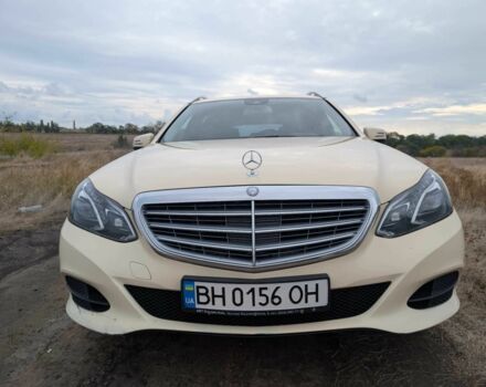 Бежевый Мерседес Е-Класс, объемом двигателя 2.1 л и пробегом 499 тыс. км за 10000 $, фото 1 на Automoto.ua