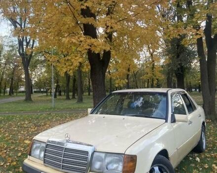 Бежевий Мерседес Е-Клас, об'ємом двигуна 2.5 л та пробігом 306 тис. км за 2300 $, фото 1 на Automoto.ua