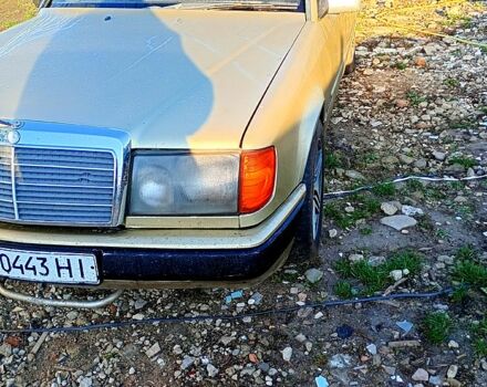 Бежевий Мерседес Е-Клас, об'ємом двигуна 3 л та пробігом 0 тис. км за 1680 $, фото 1 на Automoto.ua