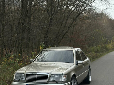 Бежевый Мерседес Е-Класс, объемом двигателя 3 л и пробегом 200 тыс. км за 4200 $, фото 1 на Automoto.ua