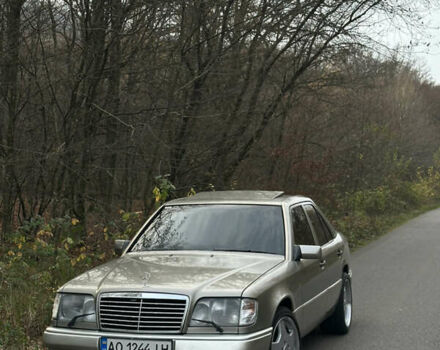 Бежевий Мерседес Е-Клас, об'ємом двигуна 3 л та пробігом 200 тис. км за 4200 $, фото 1 на Automoto.ua