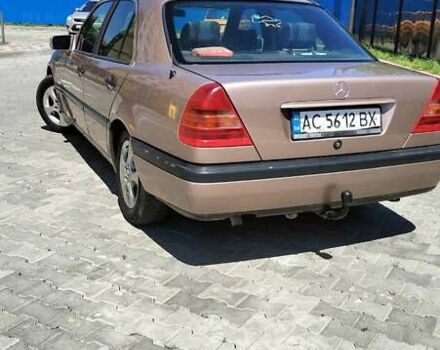 Бежевый Мерседес Е-Класс, объемом двигателя 2.2 л и пробегом 370 тыс. км за 2000 $, фото 1 на Automoto.ua