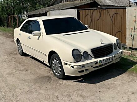 Бежевый Мерседес Е-Класс, объемом двигателя 2.3 л и пробегом 246 тыс. км за 2600 $, фото 1 на Automoto.ua